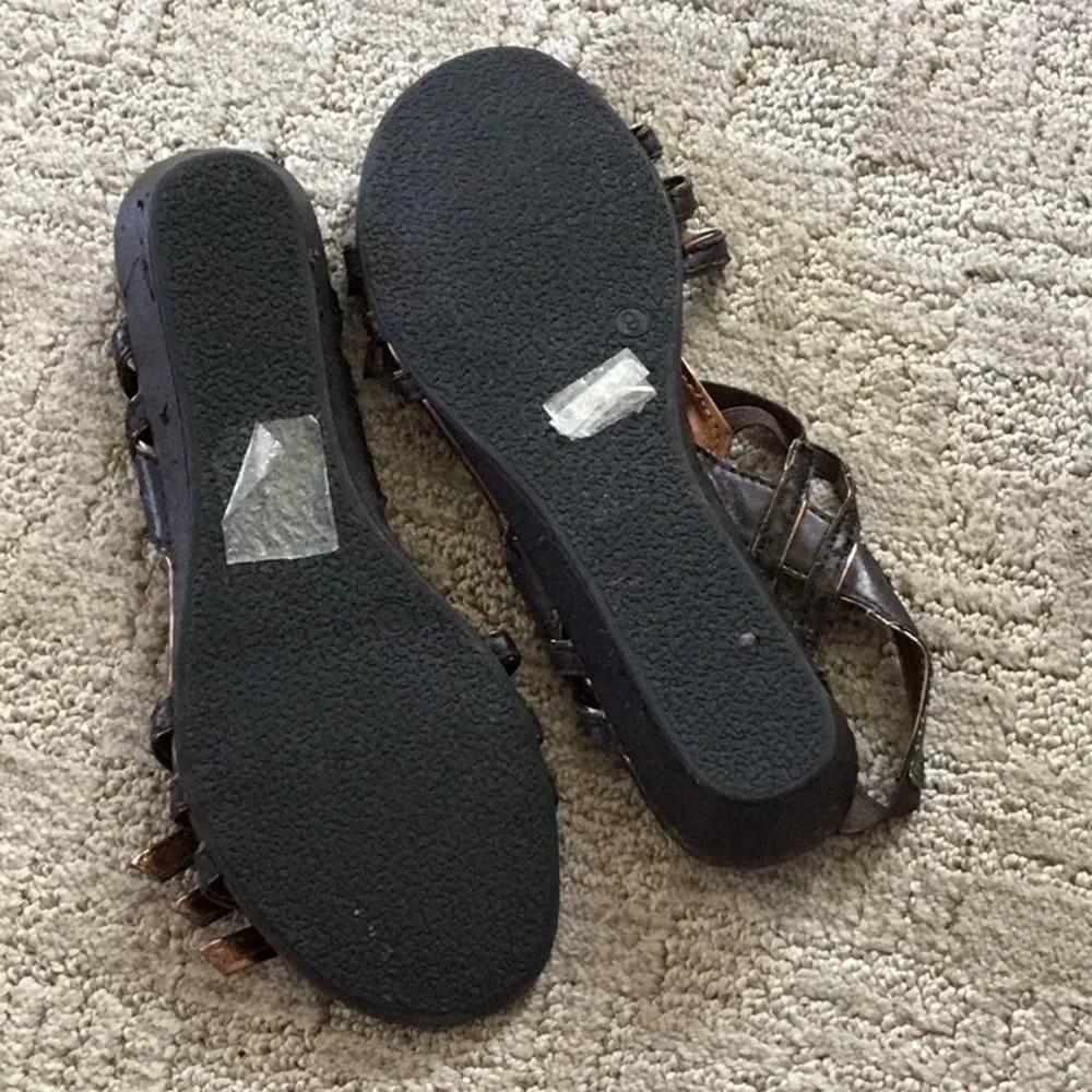 Sandals size 8 brown
